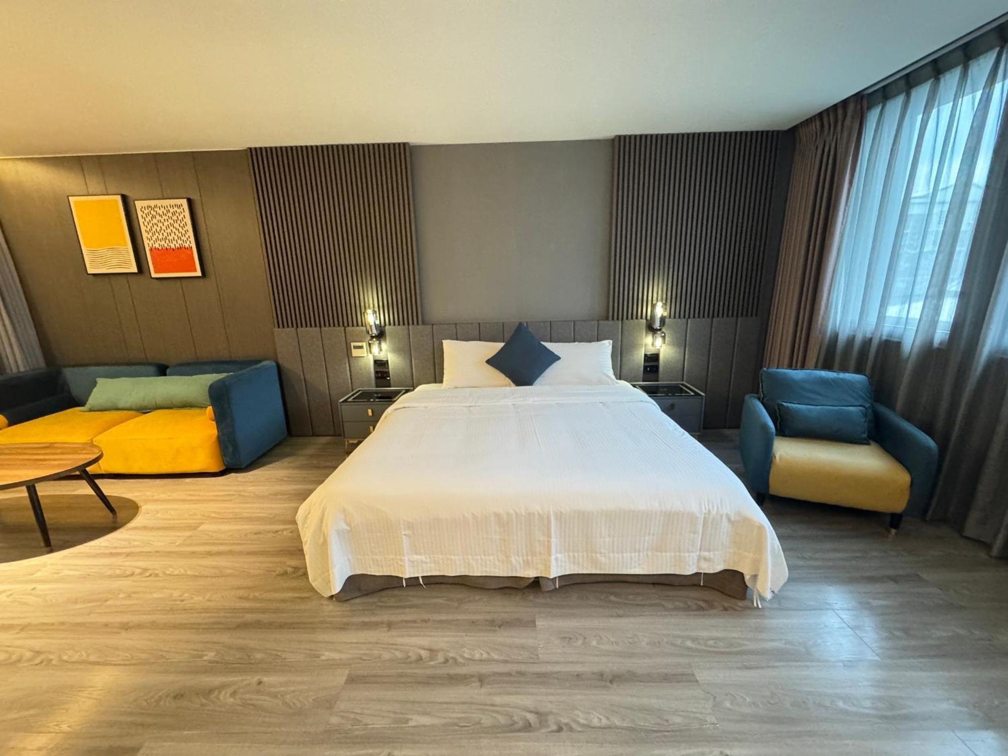 Hualien Pink Corner Hotel ภายนอก รูปภาพ